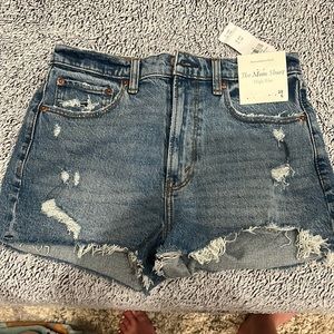 New with the tags Abercrombie mom shorts!